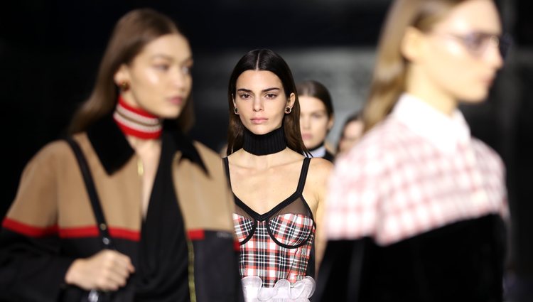 Carrusel de modelos otoño/ invierno 2020 de Burberry