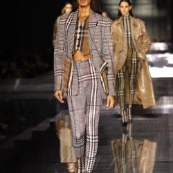 Traje sastre con chaleco otoño/ invierno 2020 de Burberry