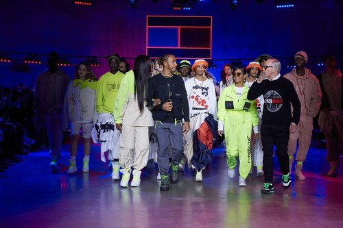 Carrusel de modelos primavera/ verano 2020 Tommy Hilfiger