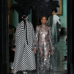 Vestido y tocado primavera/ verano 2020 Erdem