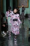 Vestido de flores y fajín primavera/ verano 2020 Erdem