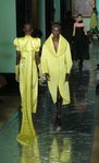 Abrigo con solapa amarillo primavera/ verano 2020 Erdem