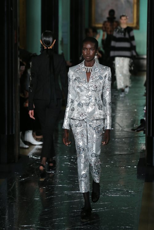 Traje sastre primavera/ verano 2020 Erdem