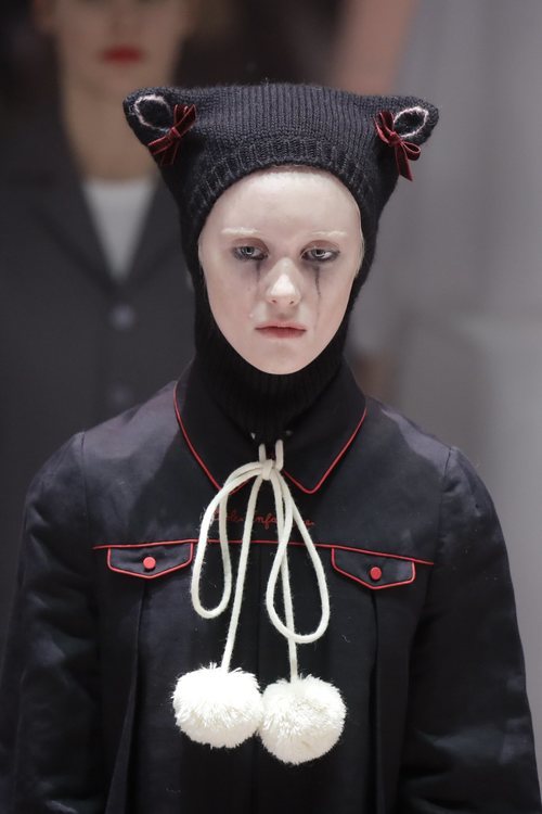 Abrigo y gorro desfile otoño/invierno 2020-2021 de Gucci