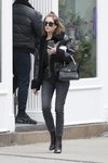 Ashley Benson comenzando la mañana en Nueva York