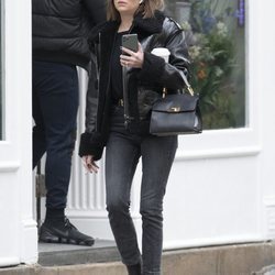 Ashley Benson comenzando la mañana en Nueva York