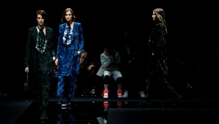 Vestidos vibrantes otoño/invierno 2020-2021 de Armani