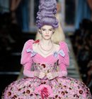 Vestido de cortesana otoño/invierno 2020-2021 Moschino