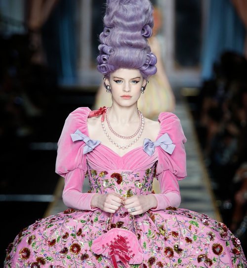 Vestido de cortesana otoño/invierno 2020-2021 Moschino