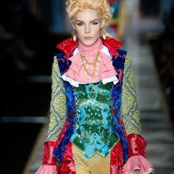 Conjunto del siglo XVIII otoño/invierno 2020-2021 Moschino