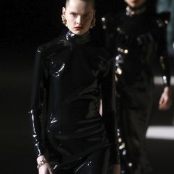 Vestido negro de vinilo otoño/ invierno 2020-2021 Saint Laurent