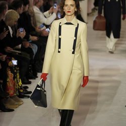 Abrigo de doble botonadura y botas de piel otoño/ invierno 2020-2021 Lanvin