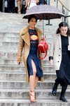 Zita Hanrot con un outfit desastroso en el desfile de Chloé en París