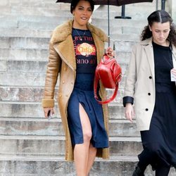 Zita Hanrot con un outfit desastroso en el desfile de Chloé en París