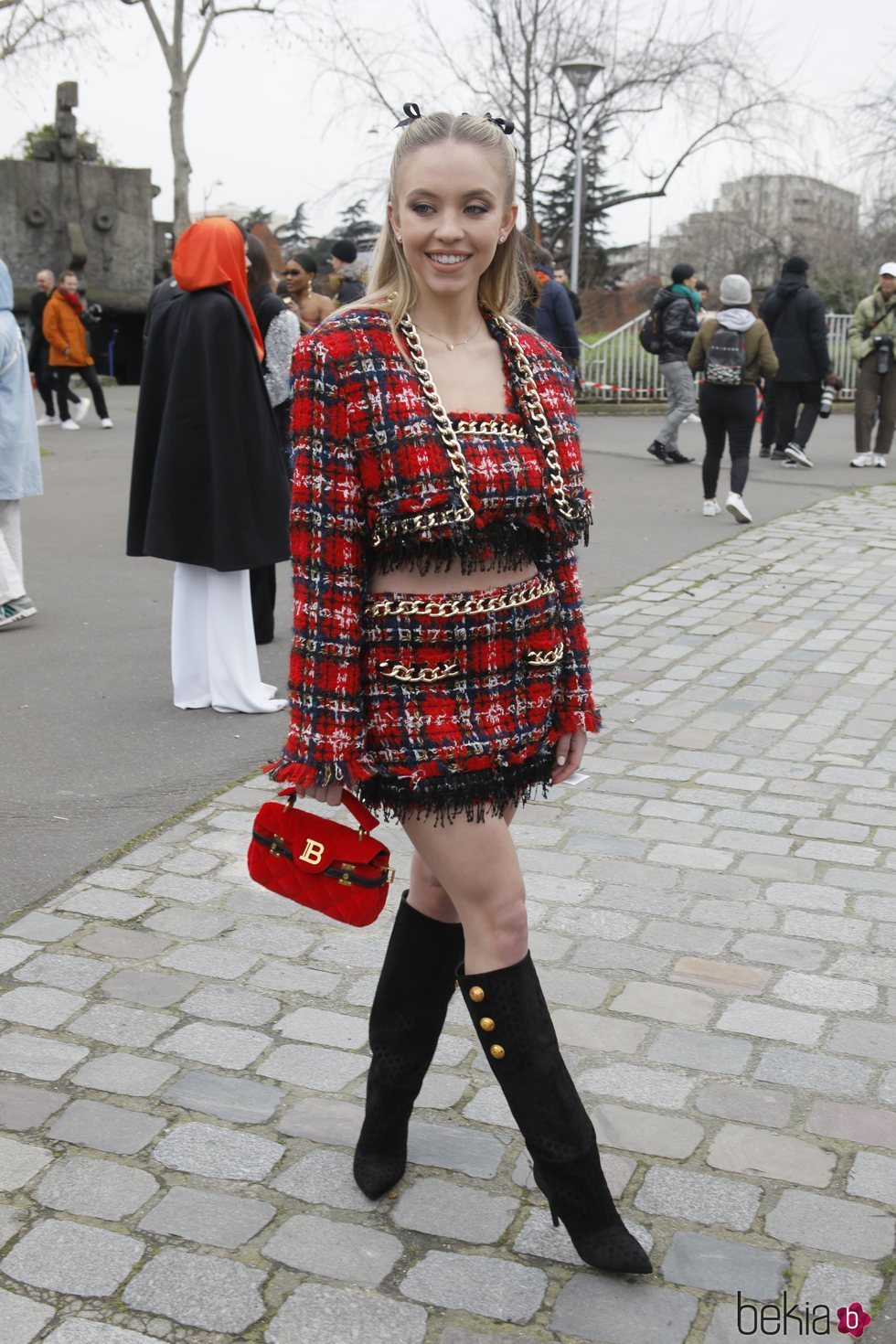 Sydney Sweeney apuesta por un atuendo de tweed