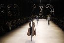 Modelos en el desfile otoño/ invierno 2020-2021 de Celine