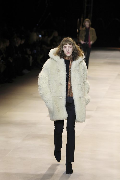 Abrigo oversized y pantalones pitillo otoño/ invierno 2020-2021 de Celine