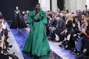 Vestido largo verde esmeralda otoño/ invierno 2020-2021 de Elie Saab