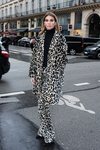 Bianca Brandolini con un total look animal print en el desfile de Giambatistta Valli