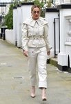 Rita Ora de blanco en Notting Hill