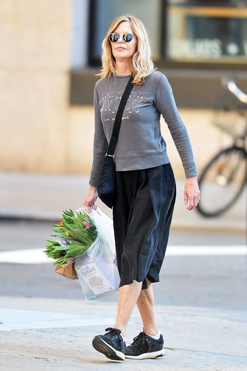 Meg Ryan hace recados con un look descuidado