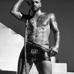Maluma con un boxer negro de la colección primavera/verano 2020 de Calvin Klein