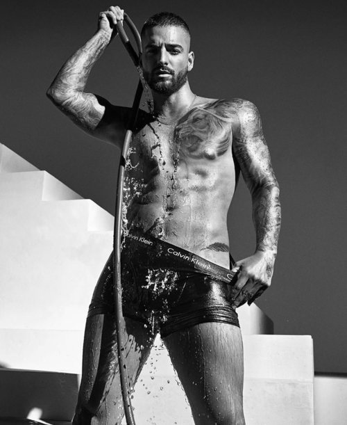 Maluma con un boxer negro de la colección primavera/verano 2020 de Calvin Klein