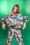 Chándal con estampado de flores y kawaii de la colección de María Escoté para Desigual