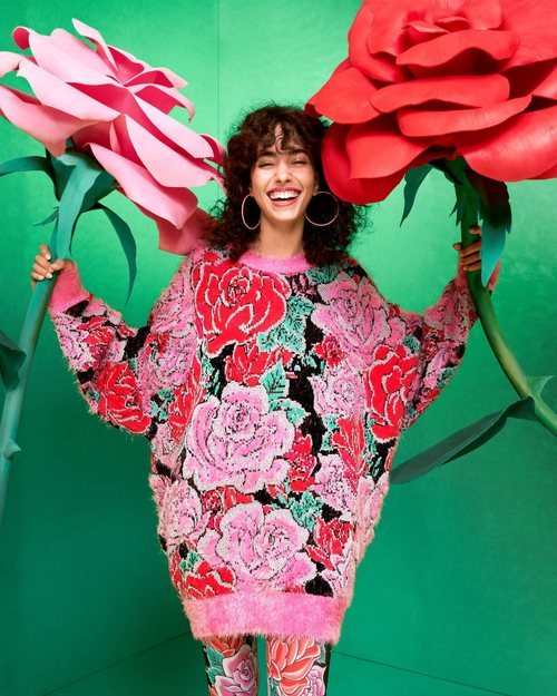 Jersey oversize con estampado de flores de la coleción de María Escoté para Desigual