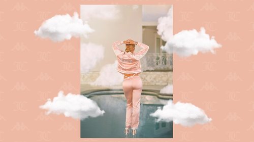 Sofia Richie posando con chándal de poliester rosa de la colección de Kappa x Juicy Couture