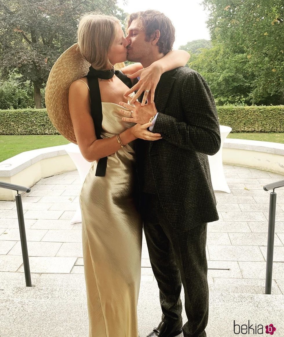 Toni Garrn y Alex Pettyfer el día de su boda