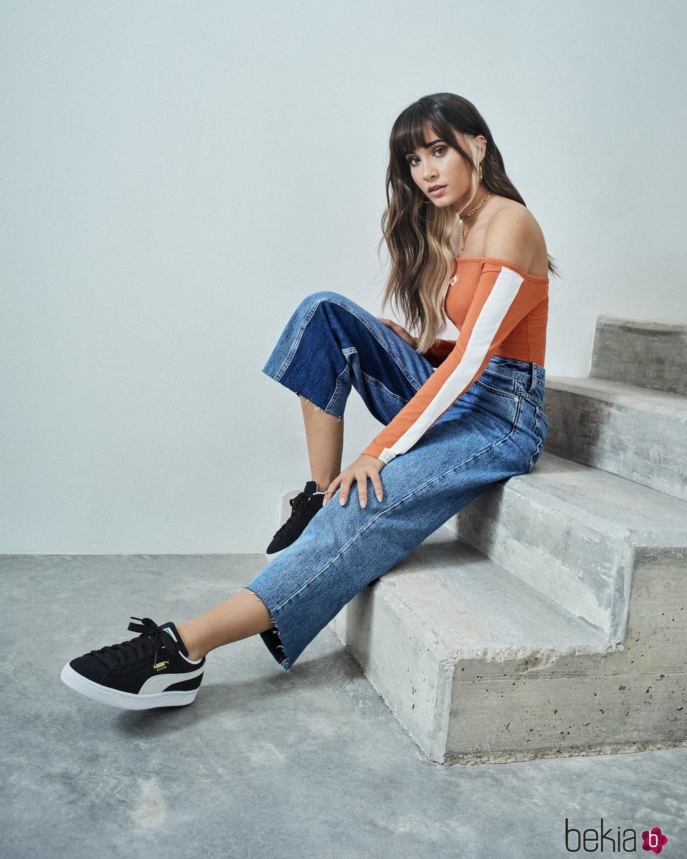 Aitana con las PUMA Suede en color negro