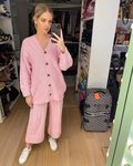 Chiara Ferragni con un conjunto de punto en color rosa