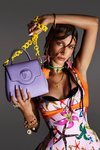Hailey Bieber protagonizando la campaña primavera/verano 2021 de Versace