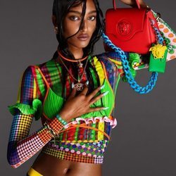 Mona Tougaard protagonizando la campaña primavera/verano 2021 de Versace
