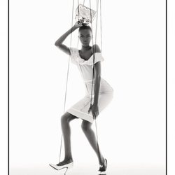 Achenrin en la campaña primavera/verano 2021 de Moschino