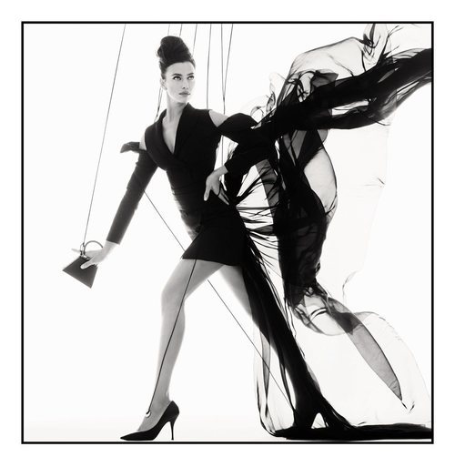 Irina Shayk en la campaña primavera/verano 2021 de Moschino