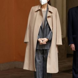 La Reina Letizia con abrigo camel y traje de sastre en la reunión del Consejo Estratégico del Proyecto Mujer e Ingeniería