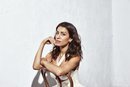 Hiba Abouk en la campaña primavera/verano 2021 de Xti