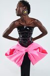 Look 1 de la colección Alta Costura primavera/verano 2021 de Schiaparelli