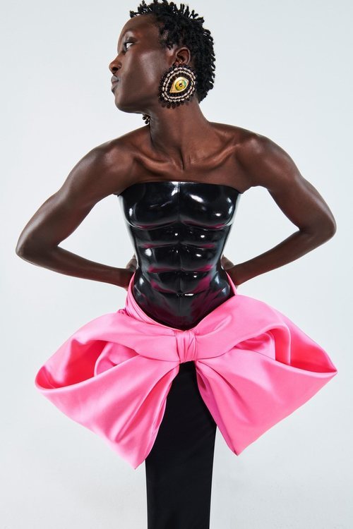 Look 1 de la colección Alta Costura primavera/verano 2021 de Schiaparelli