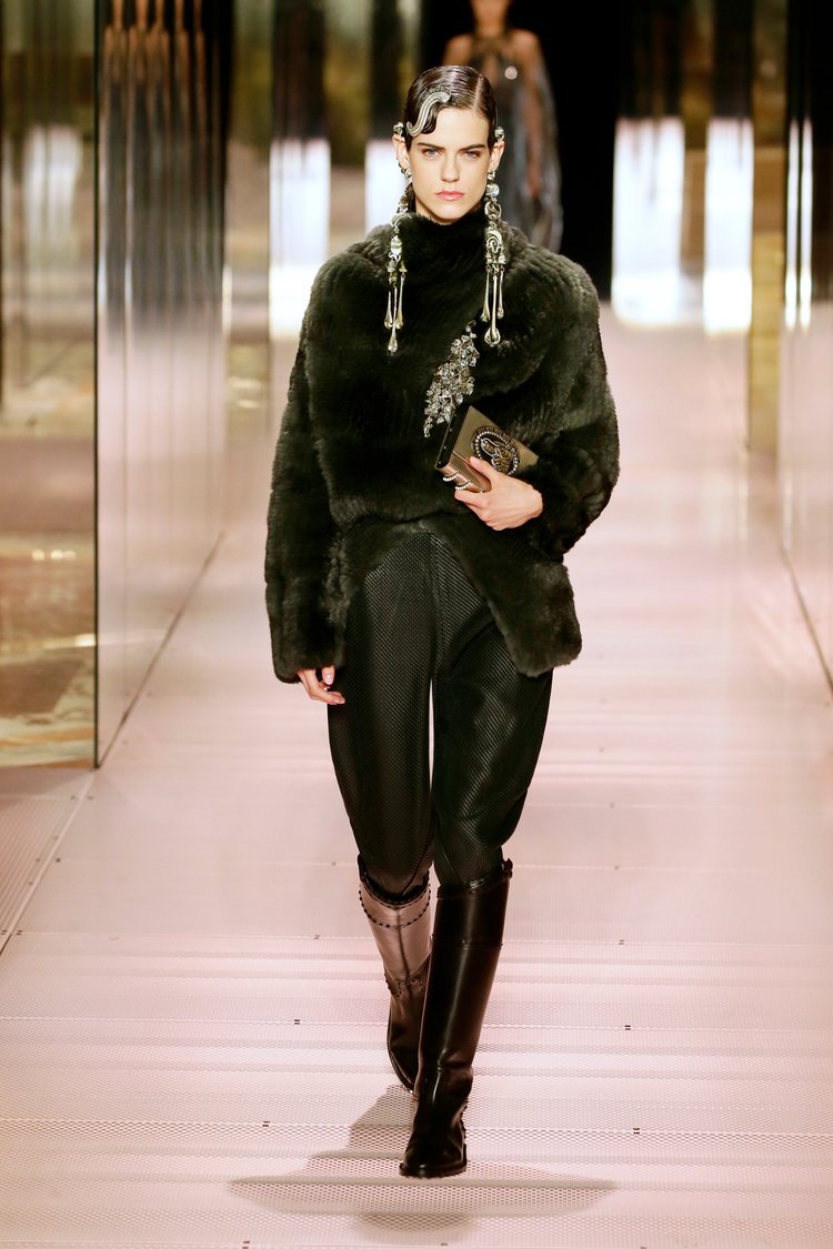 Look 2 de la colección Alta Costura primavera/verano 2021 de Fendi