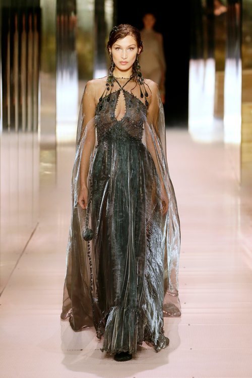 Look 3 (Bella Hadid) de la colección Alta Costura primavera/verano 2021 de Fendi