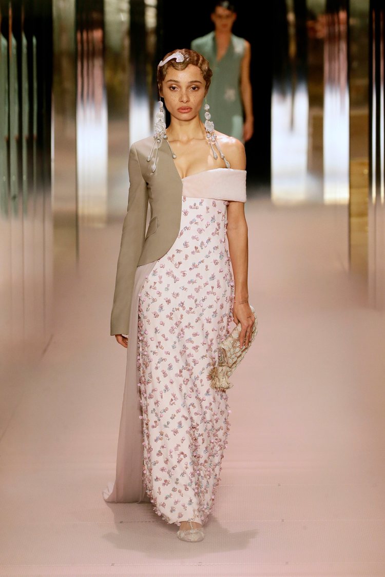 Look 11 (Adwoa Aboah) de la colección Alta Costura primavera/verano 2021 de Fendi
