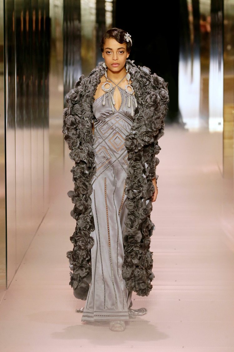 Look 13 de la colección Alta Costura primavera/verano 2021 de Fendi