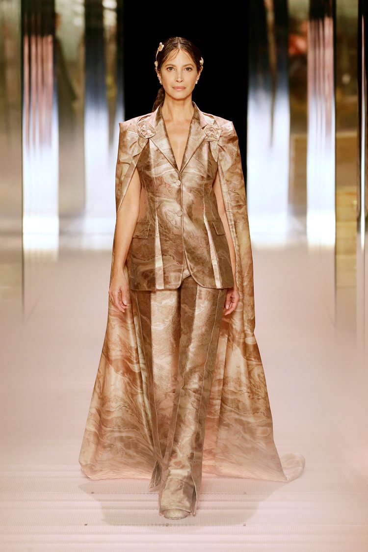 Look 15 ( Christy Turlington) de la colección Alta Costura primavera/verano 2021 de Fendi