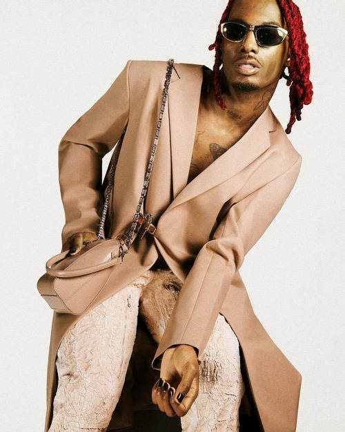 Playboi Carti con un total look crema en la campaña primavera/verano 2021 de Givenchy