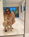 Kylie Jenner y Stormi con un mono con estampado de lunas de Marine Serre