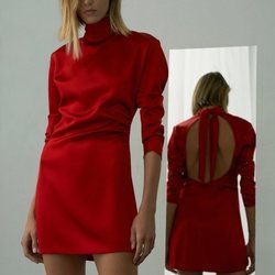 Vestido de satén rojo de la colección 'Love' de Zara
