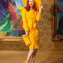 Look 16 (Karen Elson) de la colección otoño/invierno 2021/2022 de Moschino